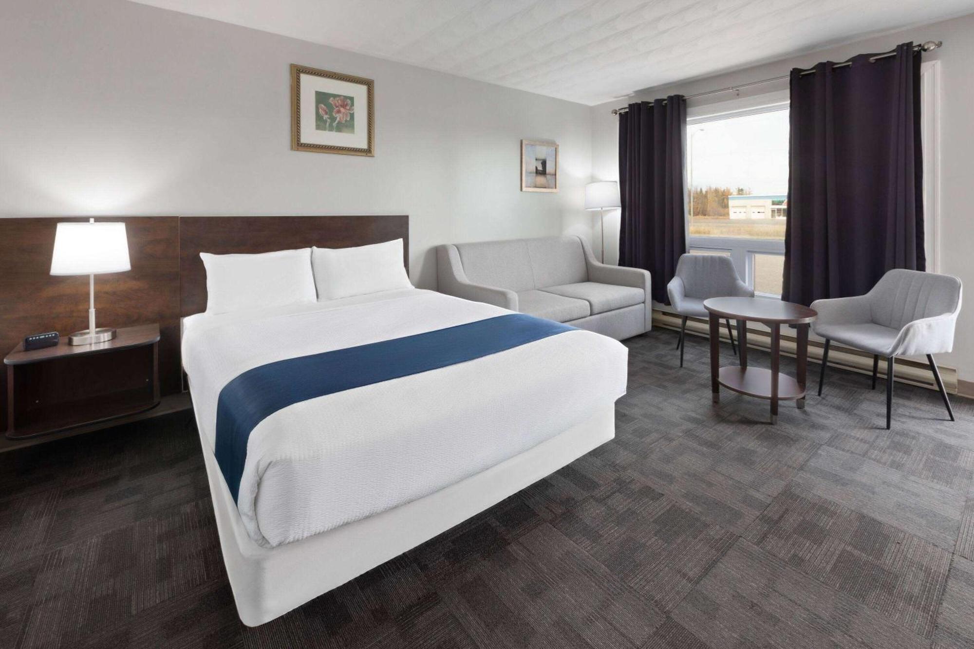 Travelodge By Wyndham Cochrane Exterior foto
