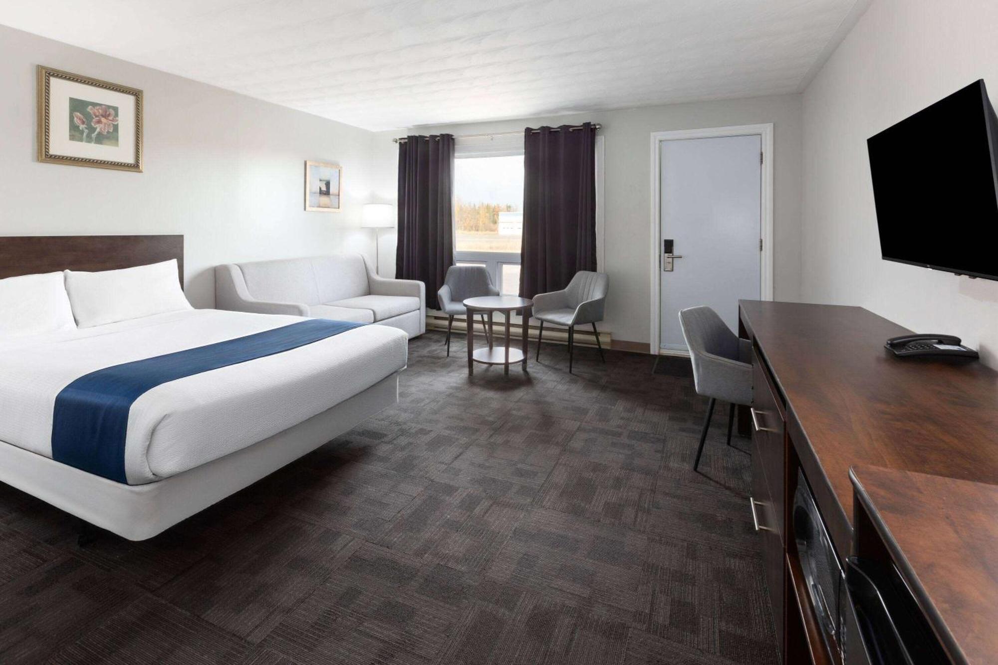 Travelodge By Wyndham Cochrane Exterior foto
