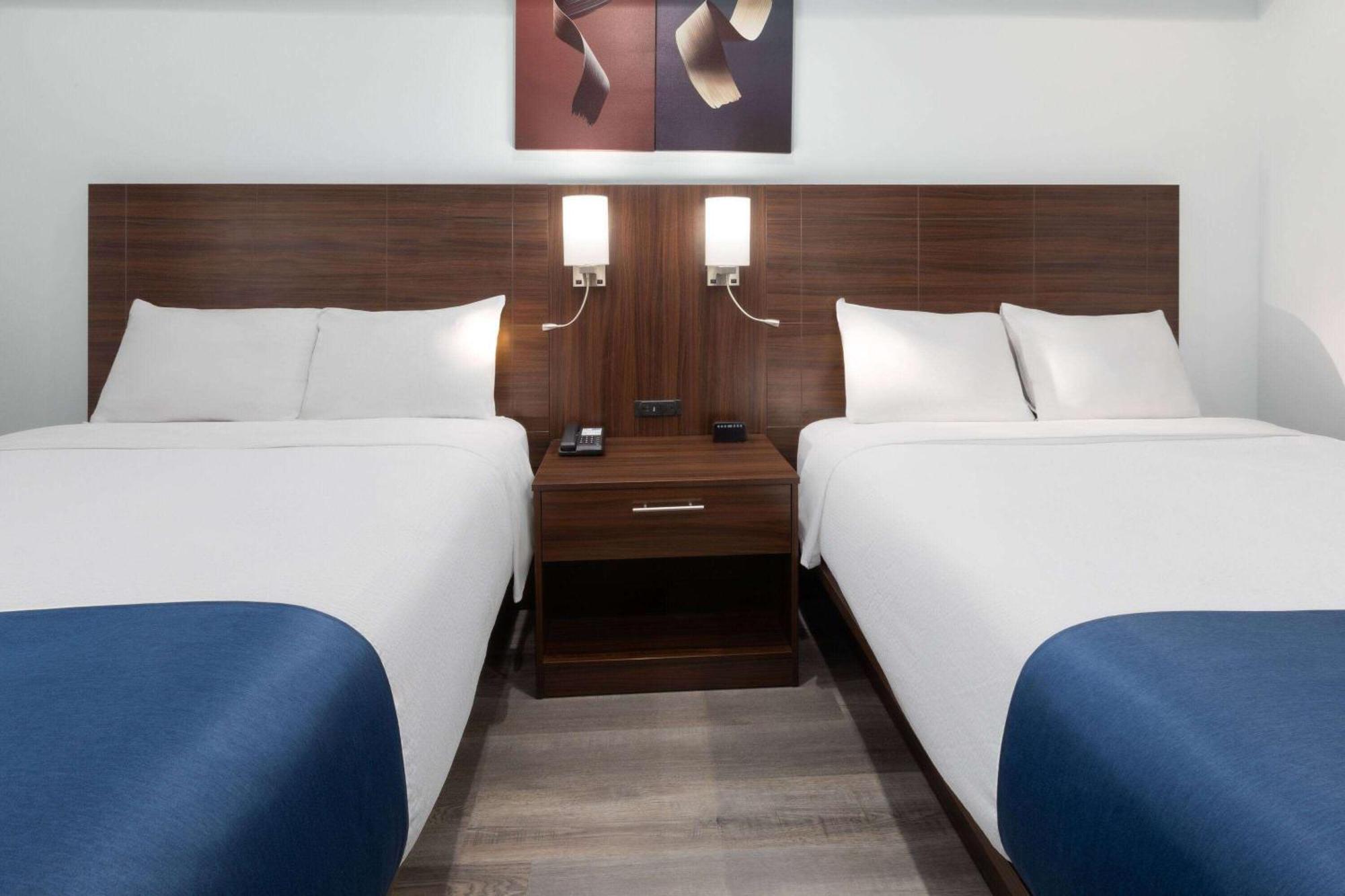 Travelodge By Wyndham Cochrane Exterior foto