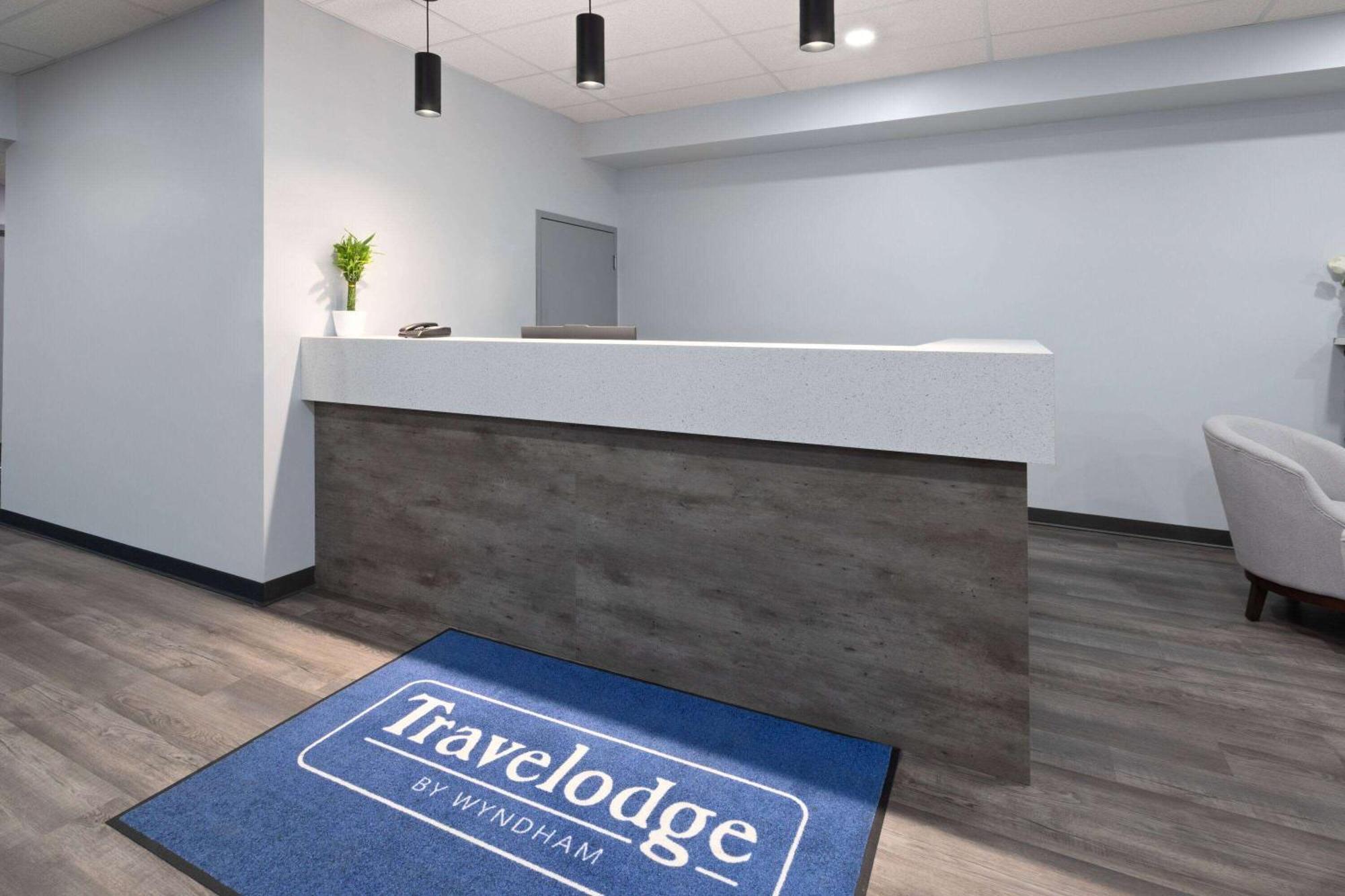 Travelodge By Wyndham Cochrane Exterior foto