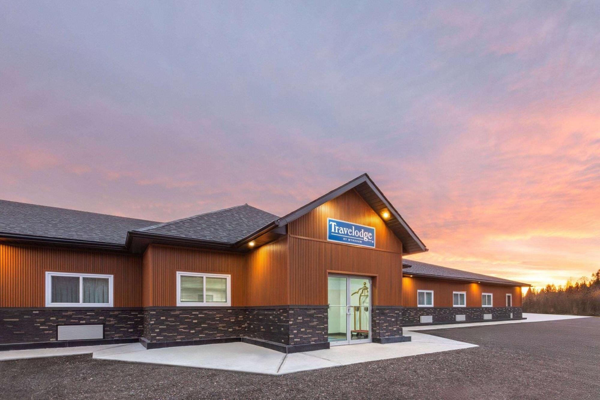 Travelodge By Wyndham Cochrane Exterior foto